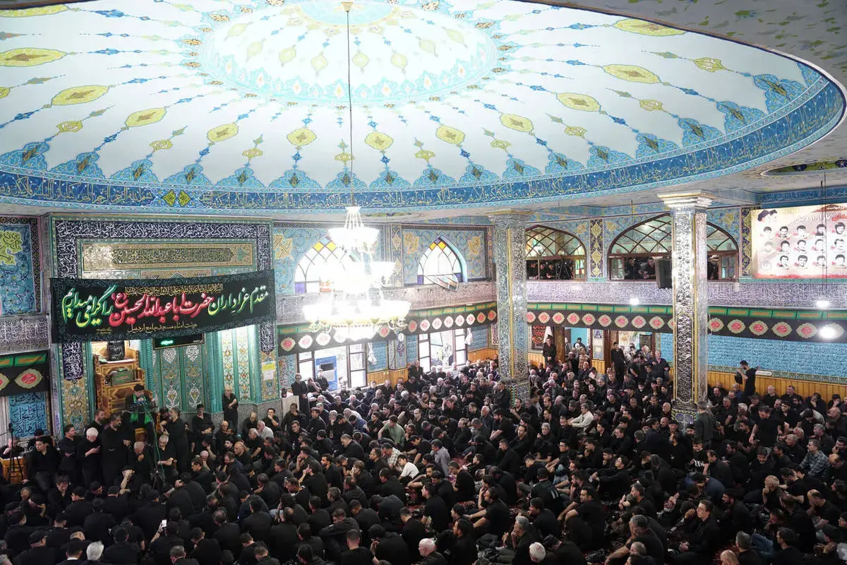 حال‌وهوای معنوی طشت‌گذاری در مسجد جامع اردبیل