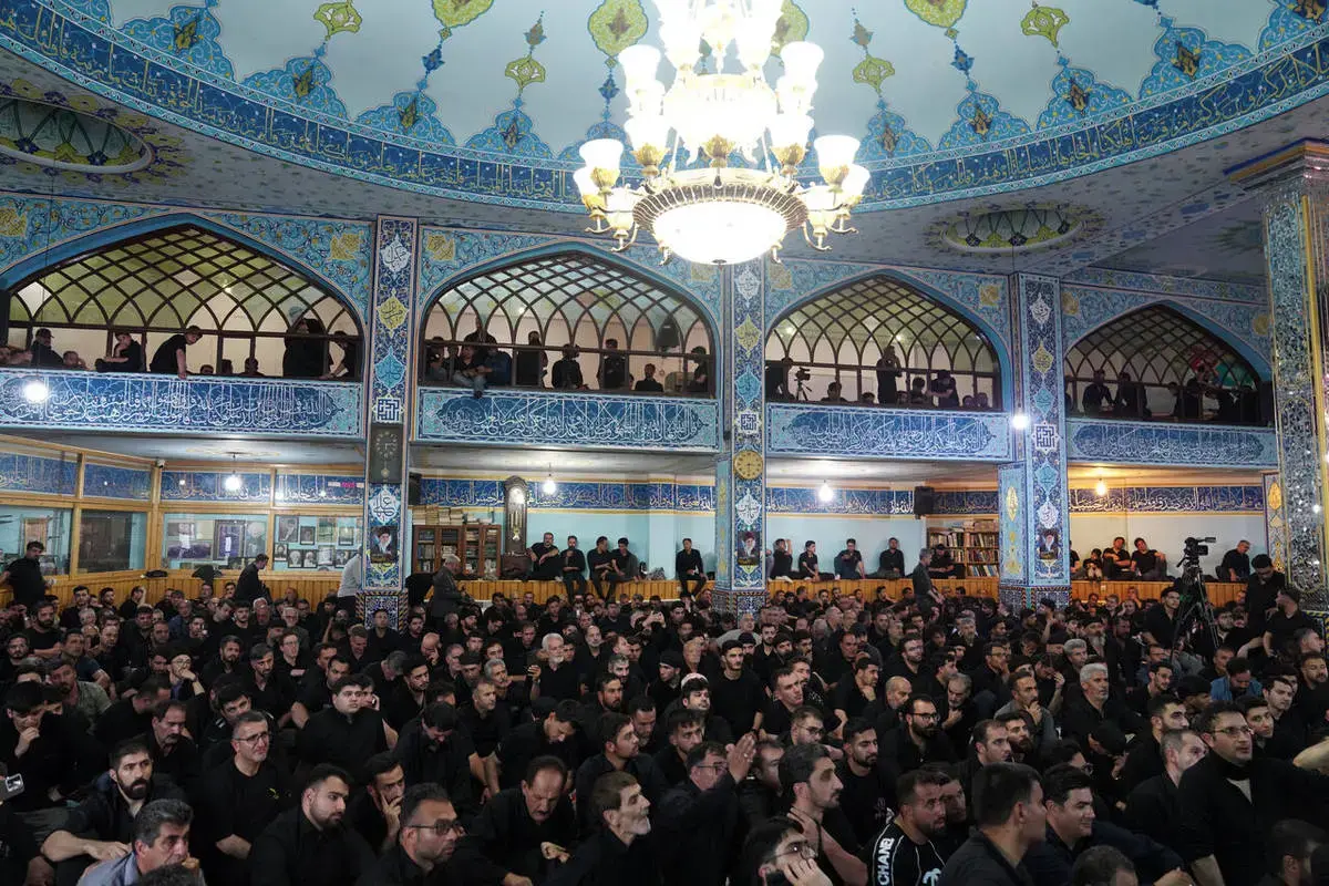 حال‌وهوای معنوی طشت‌گذاری در مسجد جامع اردبیل