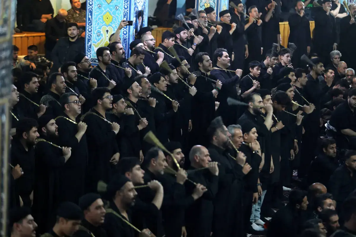حال‌وهوای معنوی طشت‌گذاری در مسجد جامع اردبیل