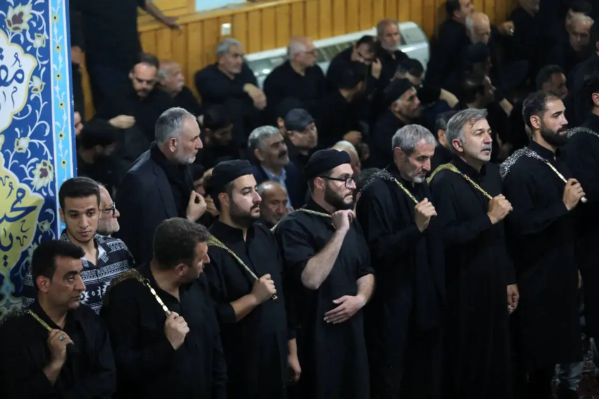 حال‌وهوای معنوی طشت‌گذاری در مسجد جامع اردبیل