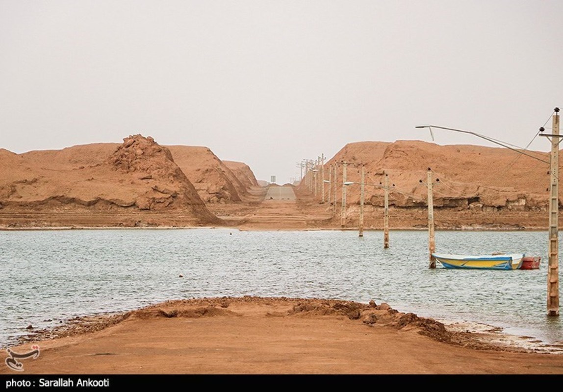دریاچه شهداد کرمان در دل کویر لوت 