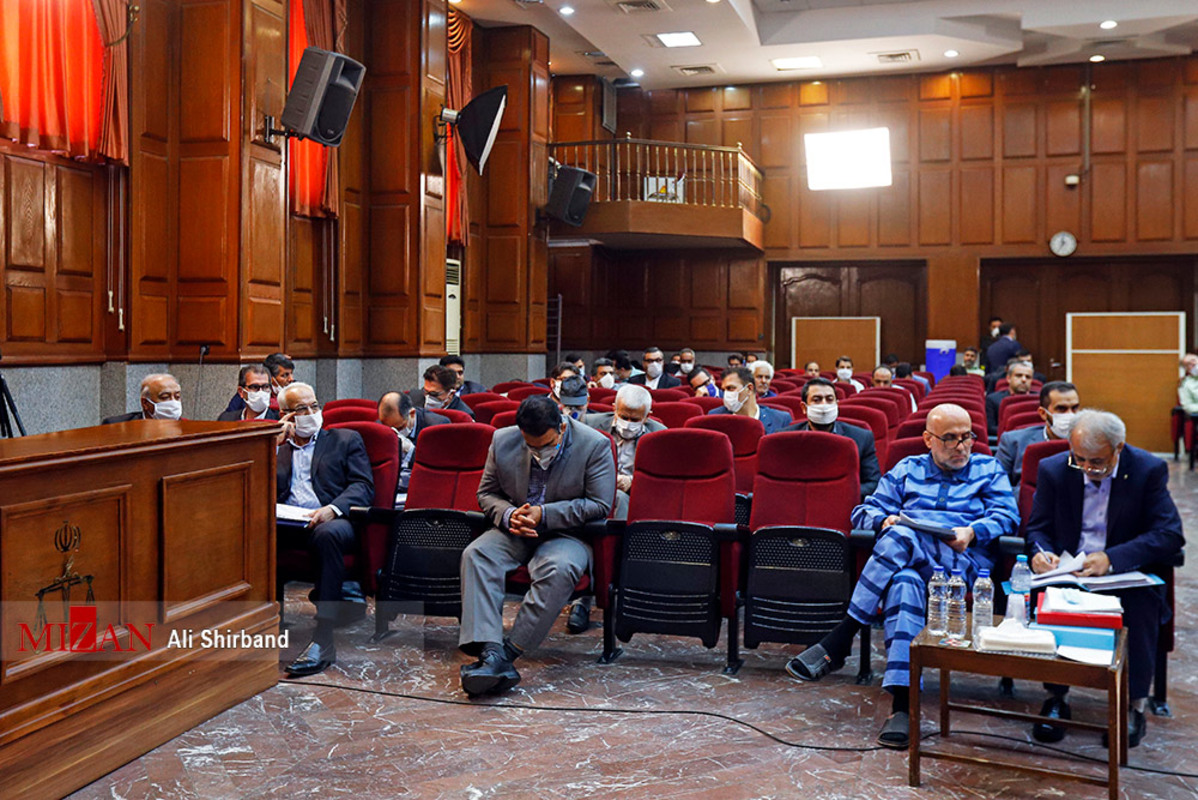  تصاویر نخستین جلسه دادگاه اکبر طبری