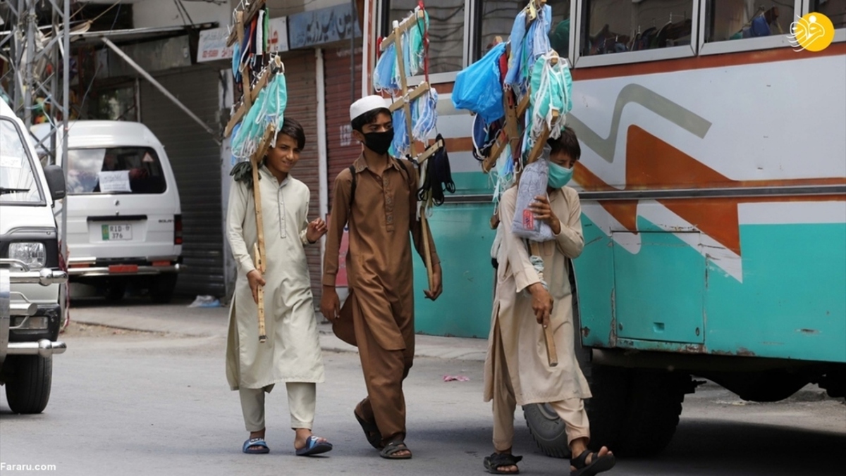 ماسک فروش‌های خیابانی در پاکستان