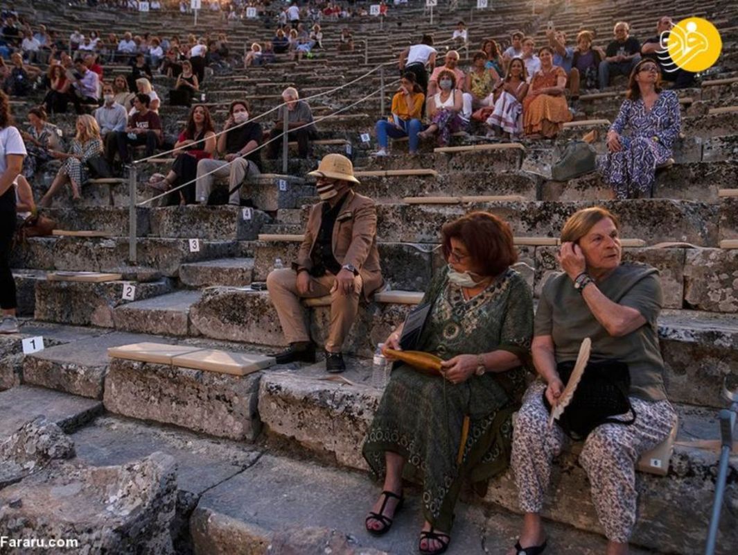 تئاتر به سبک یونان باستان در دوران کرونا 