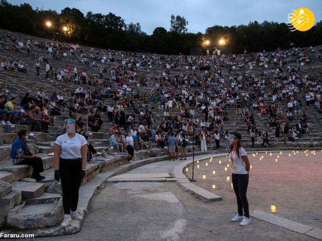 تئاتر به سبک یونان باستان در دوران کرونا 