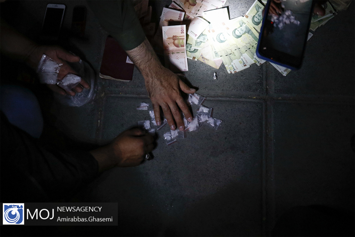 عملیات شبانه دستگیری بزرگترین توزیع کننده مواد مخدر غرب تهران 