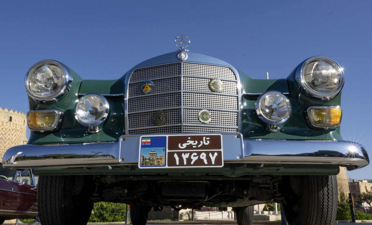 نمایشگاه خودرو‌های کلاسیک در ارگ کریمخان
