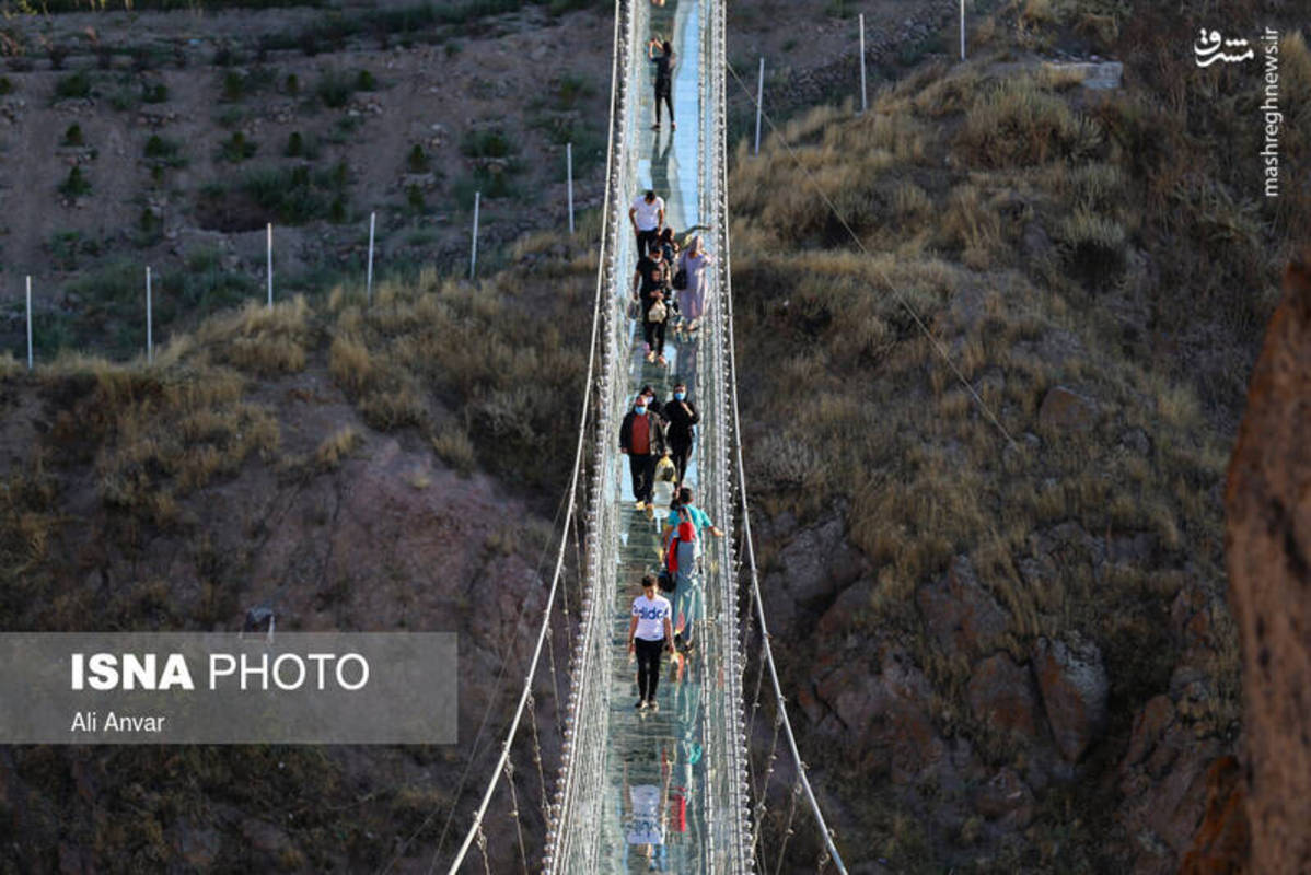نخستین پل معلق تمام شیشه‌ای جهان در استان اردبیل