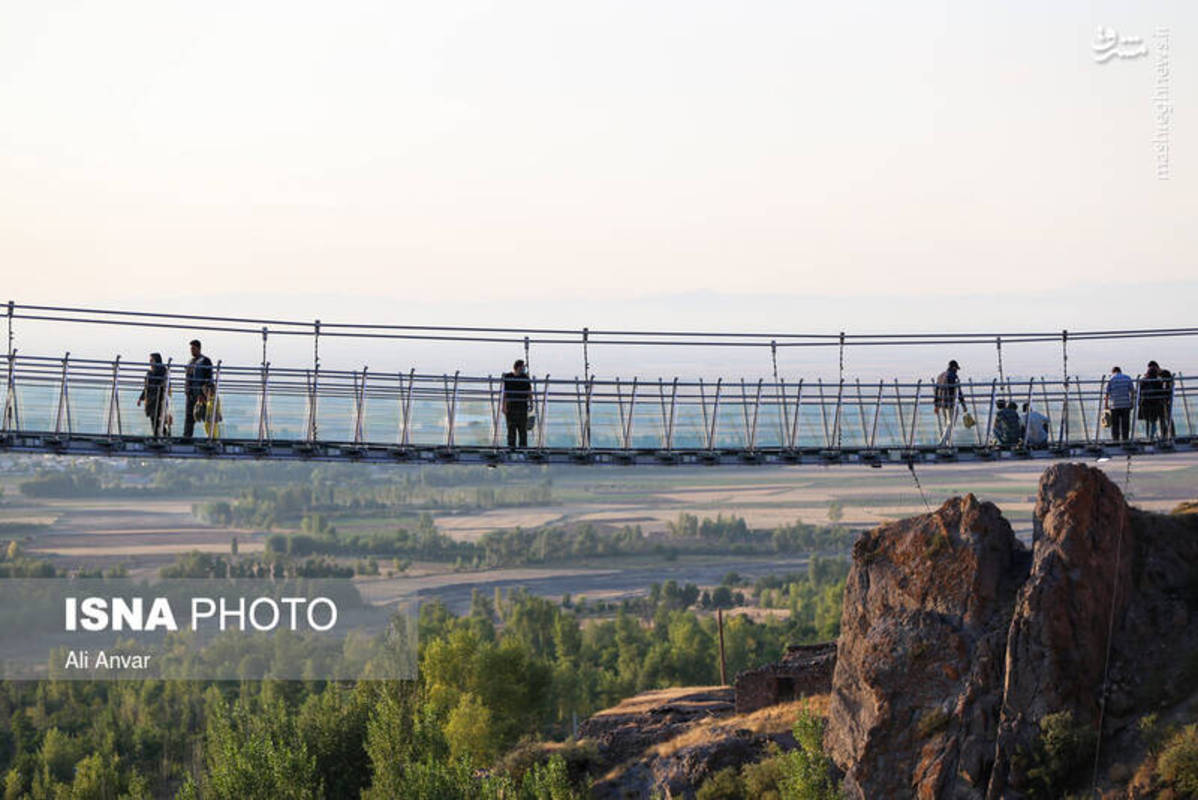 نخستین پل معلق تمام شیشه‌ای جهان در استان اردبیل