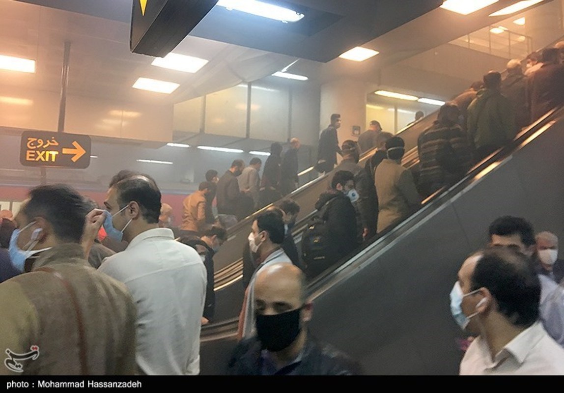 دود و حریق در ایستگاه مترو اکباتان