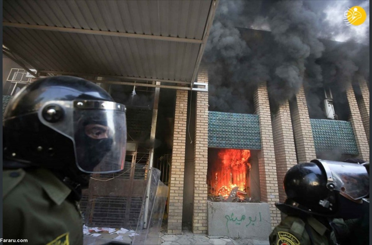 آتش زدن دفتر حزب دموکرات کردستان در بغداد توسط هواداران حشد شعبی