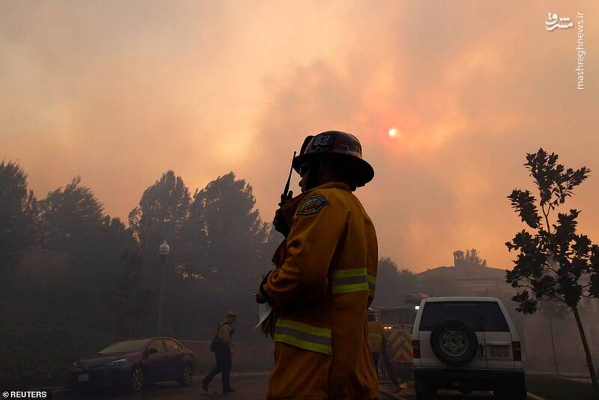آتش در یک قدمی منازل مسکونی کالیفرنیا