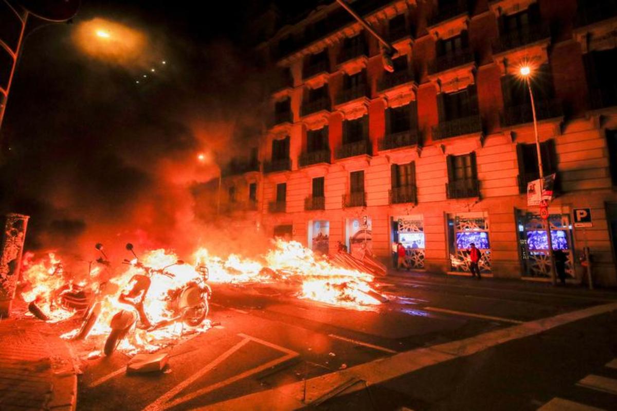 درگیری پلیس با معترضان در بارسلونا