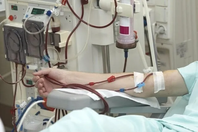 واکنش سازمان غذا و دارو به ماجرای مرگ ۷۰ دیالیزی