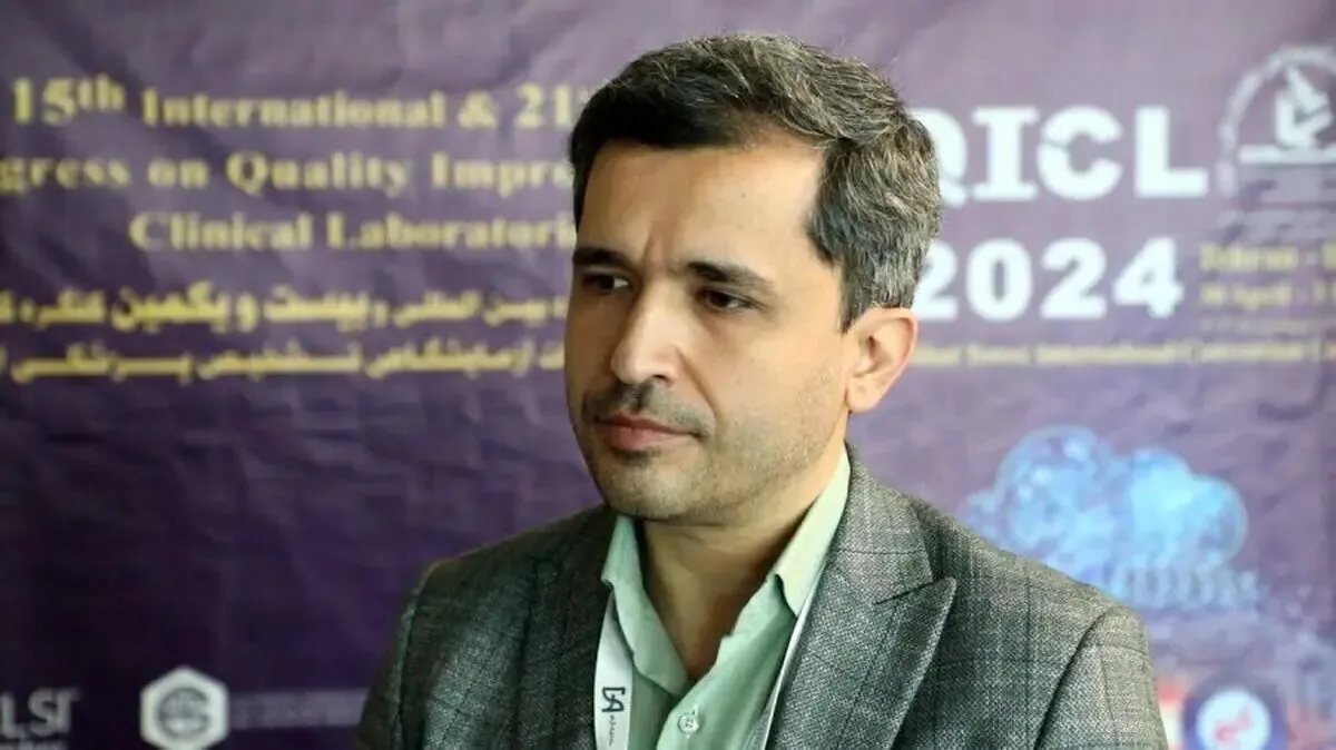 انتقاد تند شریفی زارچی به اهدای کفن به پروفسور رزاقی آذر
