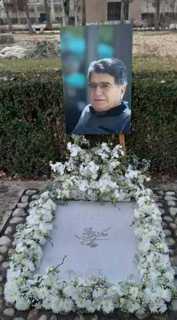 نصب سنگ مزار استاد شجریان