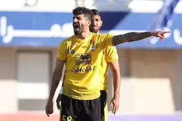 عکس/کری‌خوانی دانشگر پس از قهرمانی مقابل پرسپولیس