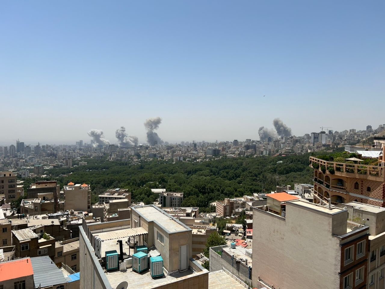 اينجا جنگ زنده است اينجا جنگ زنده است