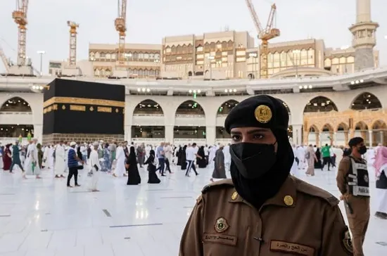 حضور پلیس زن در مکه در ایام حج