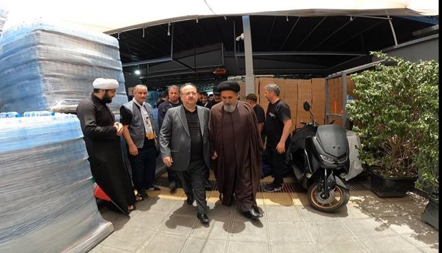 حضور مدیرعامل صنایع پتروشیمی خلیج فارس، محمد شریعتمداری به همراه معاونان و مدیران این شرکت در مراسم تشییع پیکر آقای شهید ایران و خدمت رسانی به زائران در موکب شهدای پتروشیمی خلیج فارس حضور مدیرعامل صنایع پتروشیمی خلیج فارس، محمد شریعتمداری به همراه معاونان و مدیران این شرکت در مراسم تشییع پیکر آقای شهید ایران و خدمت رسانی به زائران در موکب شهدای پتروشیمی خلیج فارس