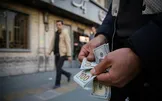 قیمت دلار در ۷ ماه نخست ۱۴۰۵؛ رشد ۱۱۸ هزار تومانی و شکاف ۸۵ هزار تومانی
