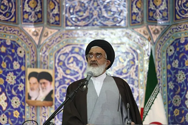 امام جمعه قم: دلبستگان به غرب رهاوردی برای ملت ندارند
