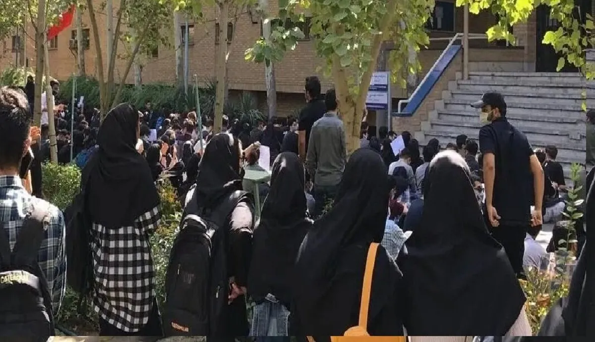 دانشجویان امیرکبیر برای آزادی دانشجویان بازداشتی تجمع کردند