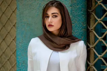 فیلم/رپ‌خوانی خانم بازیگر سریال بی‌عاطفه در خودرو شخصی