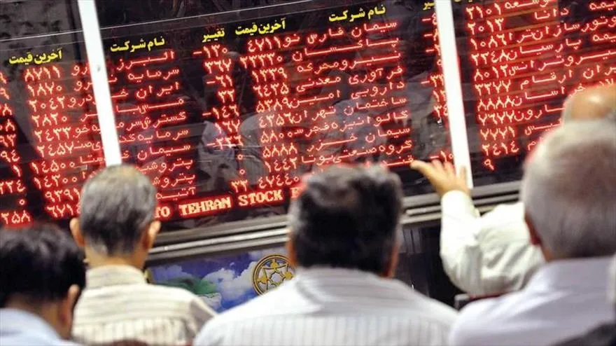 خرید پله‌ای یا کله‌ای؛ حرفه‌ای‌های بورس از کدام روش استفاده می‌کنند؟