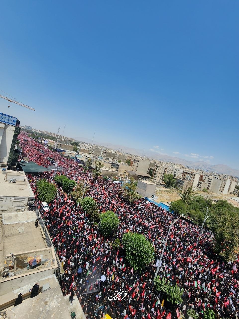 تصاویر هوایی از سیل جمعیت حاضر در خیابان آزادی