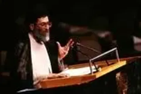 رهبر انقلاب از یک و نیم سالگی تا پایان حیات