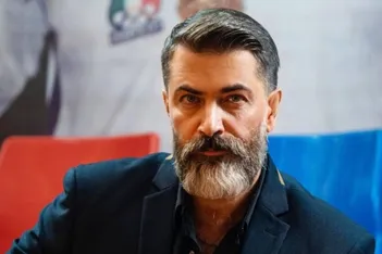 فیلم/ماجرای سانسور لباس پارسا پیروزفر در سریال در پناه تو!