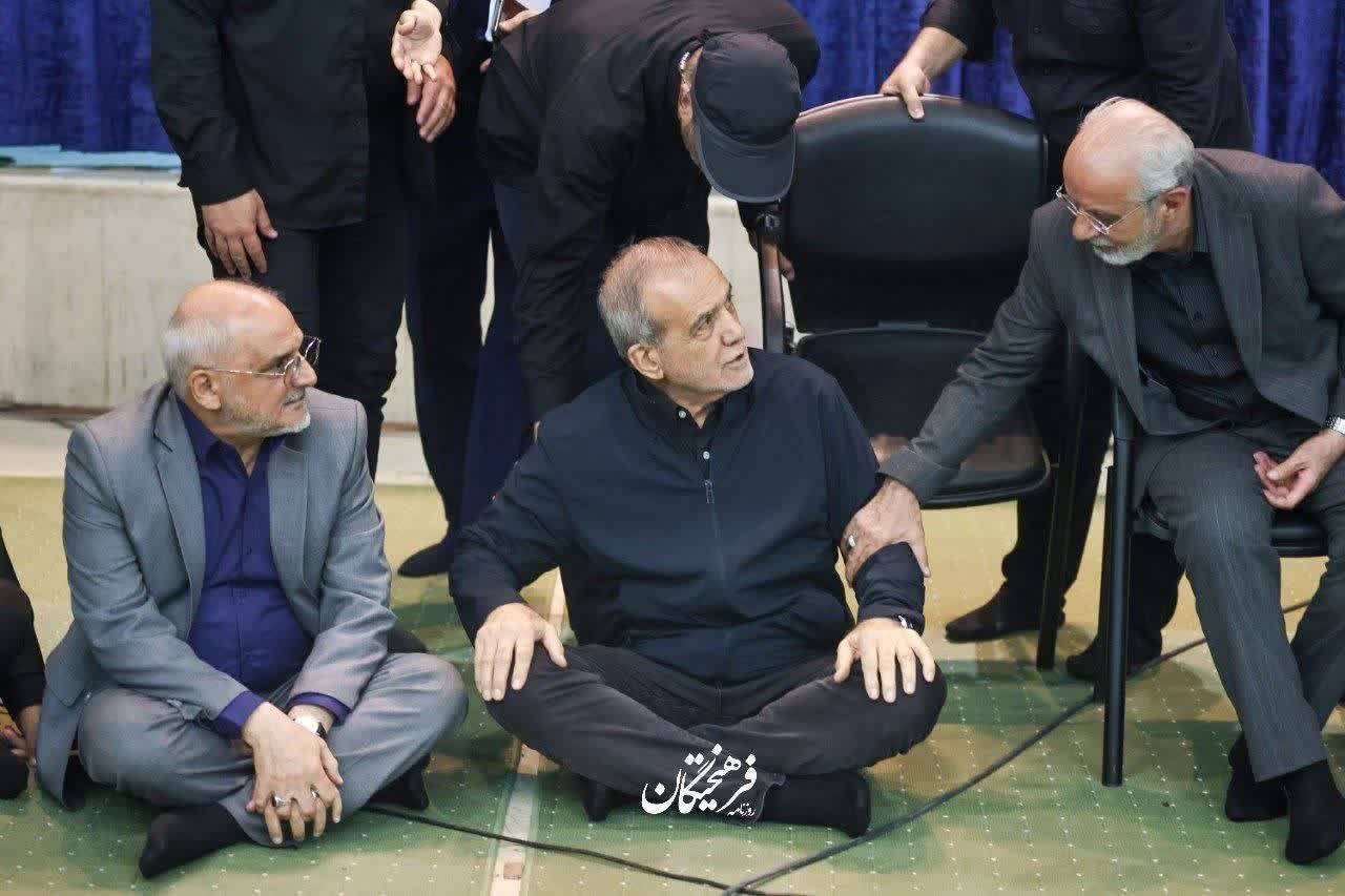 این تصویر از پزشکیان در مصلای تهران پربازدید شد