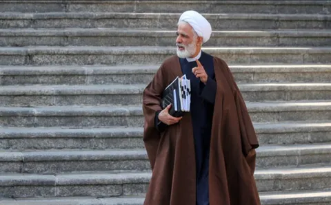 مجید انصاری: جای تأسف است برخی هم‌لباس من به مذاکره‌کنندگان تهمت می‌زنند/ کسانی هم که شاید به نظام هم اعتقاد نداشته باشند در برابر دشمن به میدان آمدند