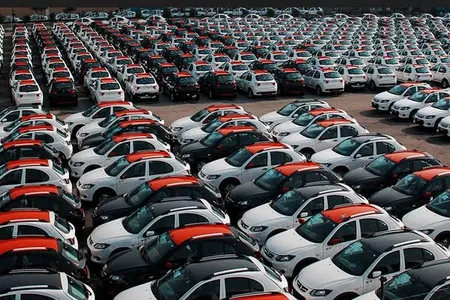 بازار خودرو همچنان بلاتکلیف؛ قیمت‌ها به کدام سمت می‌روند؟ + جدول