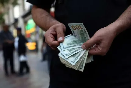 پیش‌بینی قیمت دلار؛ عرضه ۲ میلیارد دلار بانک مرکزی چه اثری بر بازار دارد؟