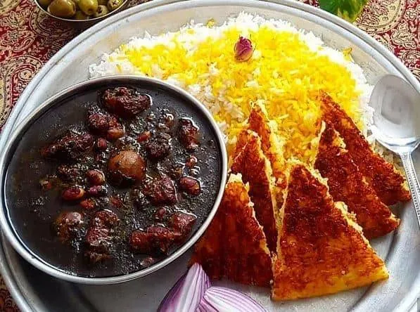 طرز تهیه خورش قورمه سبزی جاافتاده و مجلسی خوشرنگ و خوشمزه