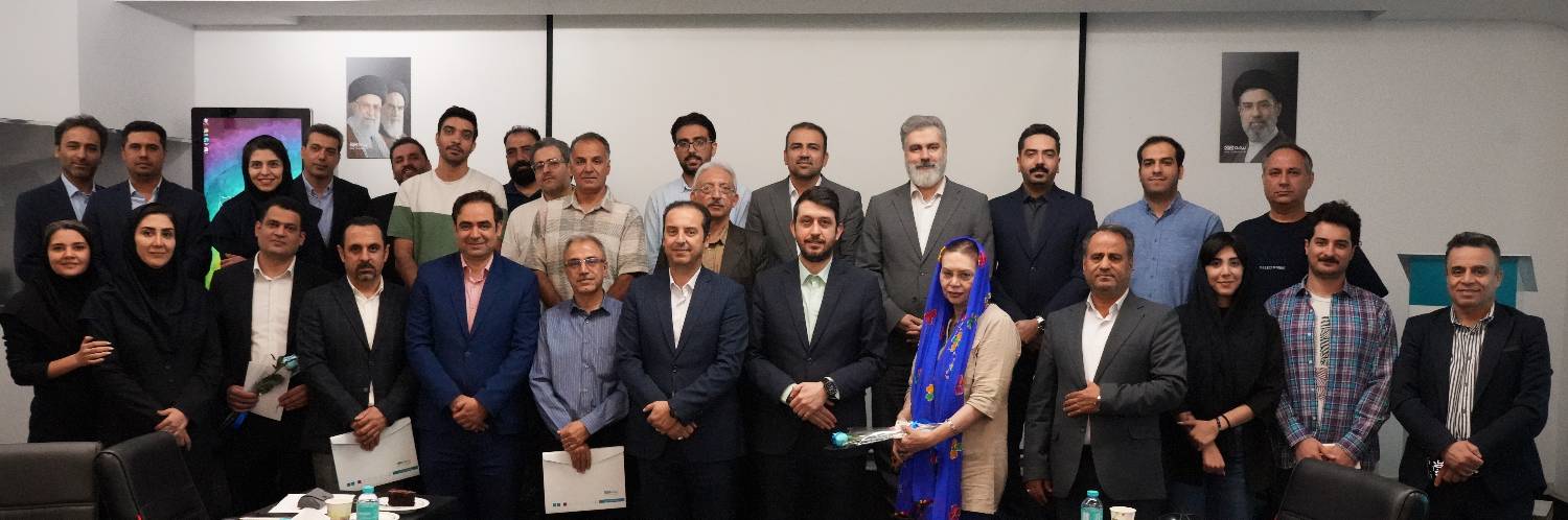از ایده‌پردازی بومی تا رکورد ۶۶ هزار پیش‌بینی/ «دی‌کاپ» چگونه بیمه را به میان مردم برد؟