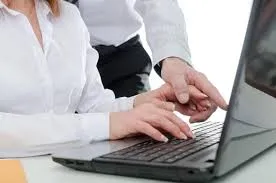 آزار جنسی در محل کار، چگونه با آن برخورد کنیم؟
