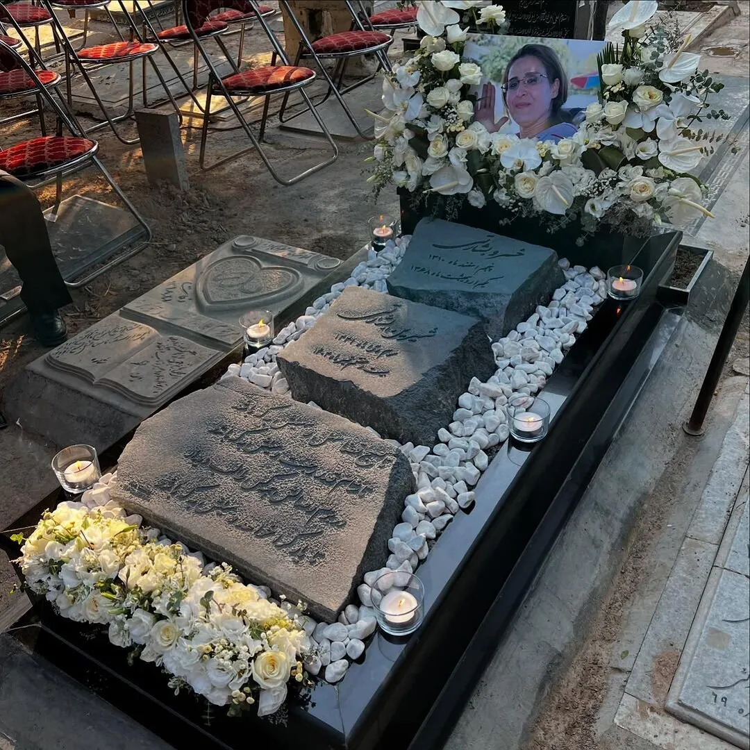 عکس/تصویری از سنگ قبر متفاوت مادر حمید گودرزی