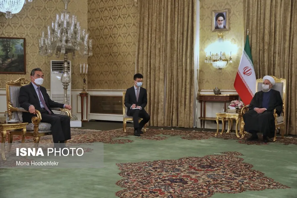 وانگ ئی وزیر امور خارجه چین، شنبه ۷ فروردین، با حسن روحانی، رییس جمهوری در مجموعه حافظیه سعدآباد دیدار و گفتگو کرد.