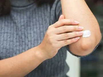 کمبود این ویتامین سبب ترَک خوردن پوست می‌شود