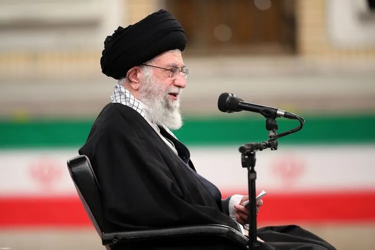 پیام رهبر انقلاب درپی انفجار در اسکله شهید رجایی