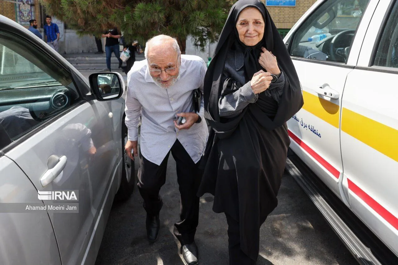 شرکت بهزاد نبوی در رای‌گیری انتخابات ریاست‌جمهوری