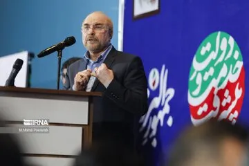 حل مشکلات توسط هنر از نظر قالیباف: یک وانت قدیمی دیدم که درب عقب و چراغ نداشت، اما راننده با لنگ برای خودش کمربند درست کرده؛ این قدرت فرهنگ و هنر است