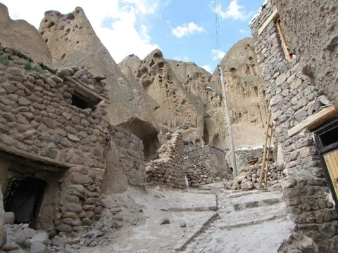 کندوان روستایی دردل صخره‌ها