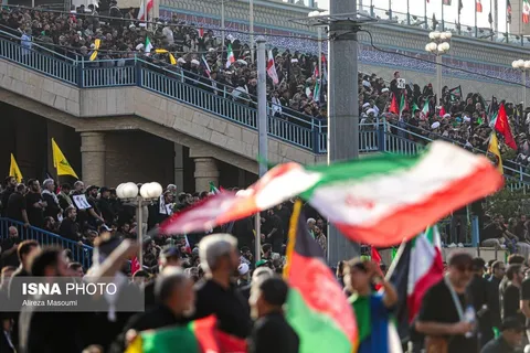 حال و هوای مصلی تهران در آخرین وداع با رهبر شهید