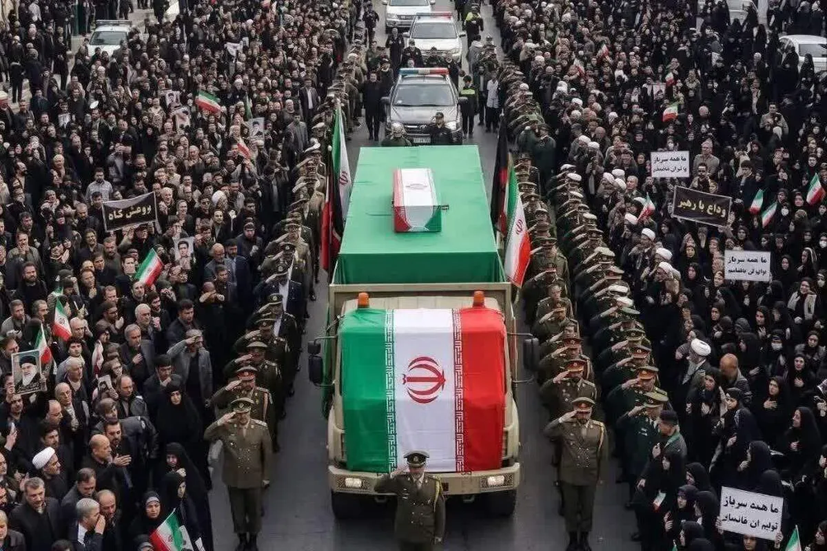 وداع فرماندهان ارشد نیروهای مسلح با رهبر شهید