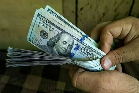 پیش بینی قیمت دلار امروز شنبه ۳۰ خرداد ۱۴۰۵/ قیمت دلار به کانال ۱۶۵ هزار تومان بر می‌گردد؟