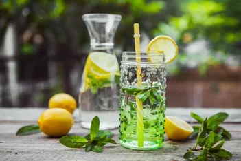 سم زدایی بدن با نوشیدنی‌های دتاکس؛ واقعیت یا یک ترند فضای مجازی؟